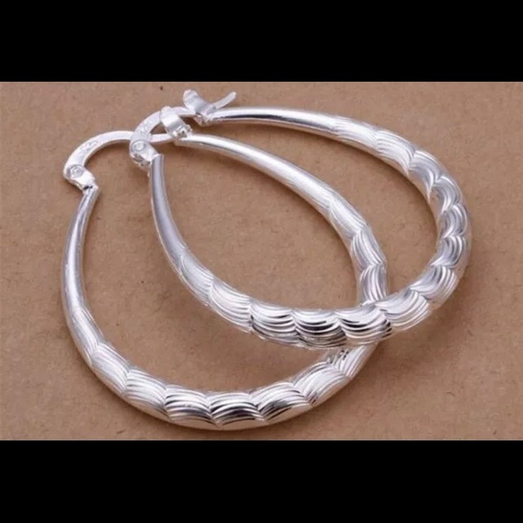 New 925 Sterling Silver Oval Etched Hoop pierced - Picture 3 of 3